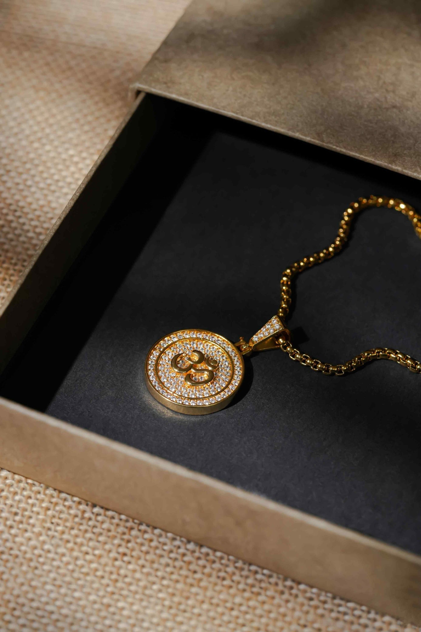 🕉️ Om Symbol Pendant With Chain (Unisex)